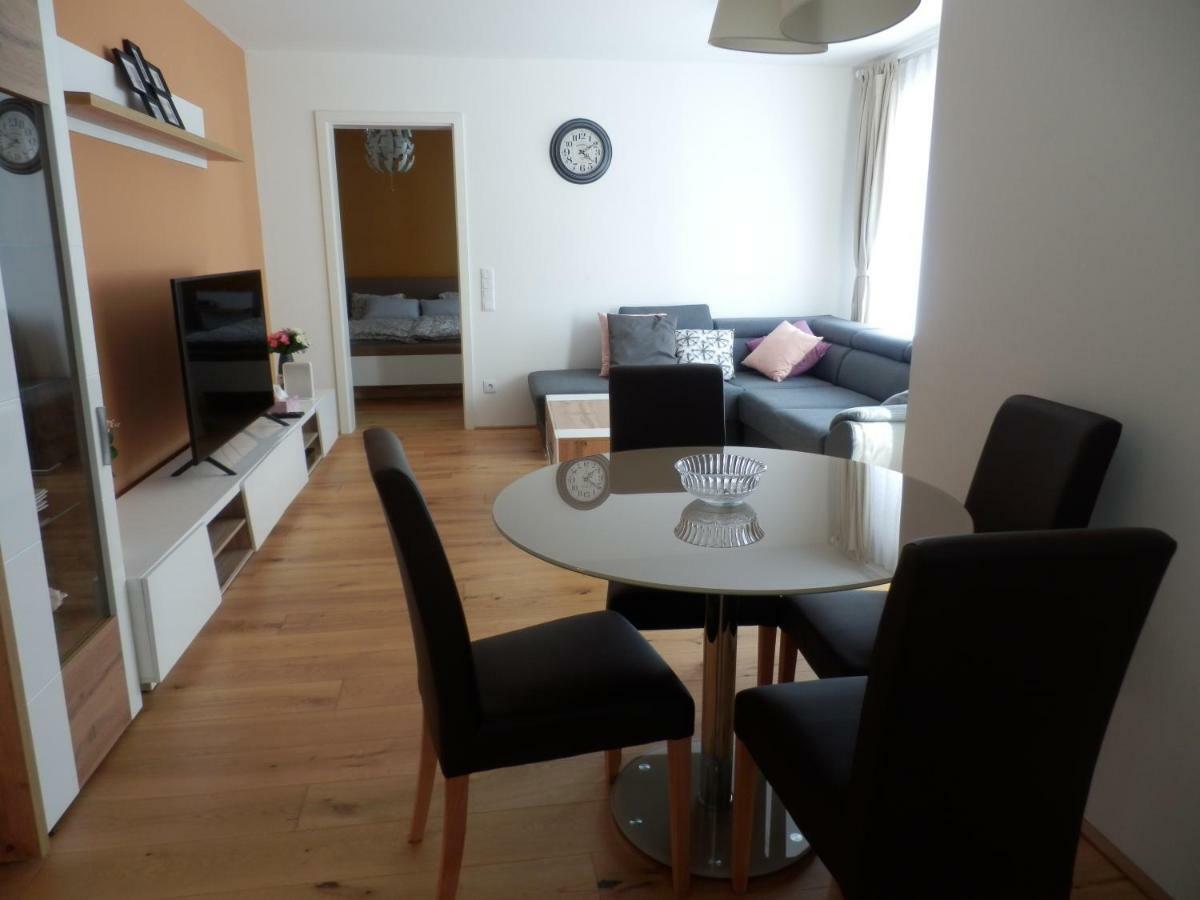 Spacious, Modern 1-Bdrm Apt Near Vic & Austria Ctr Apartment Wina Bagian luar foto