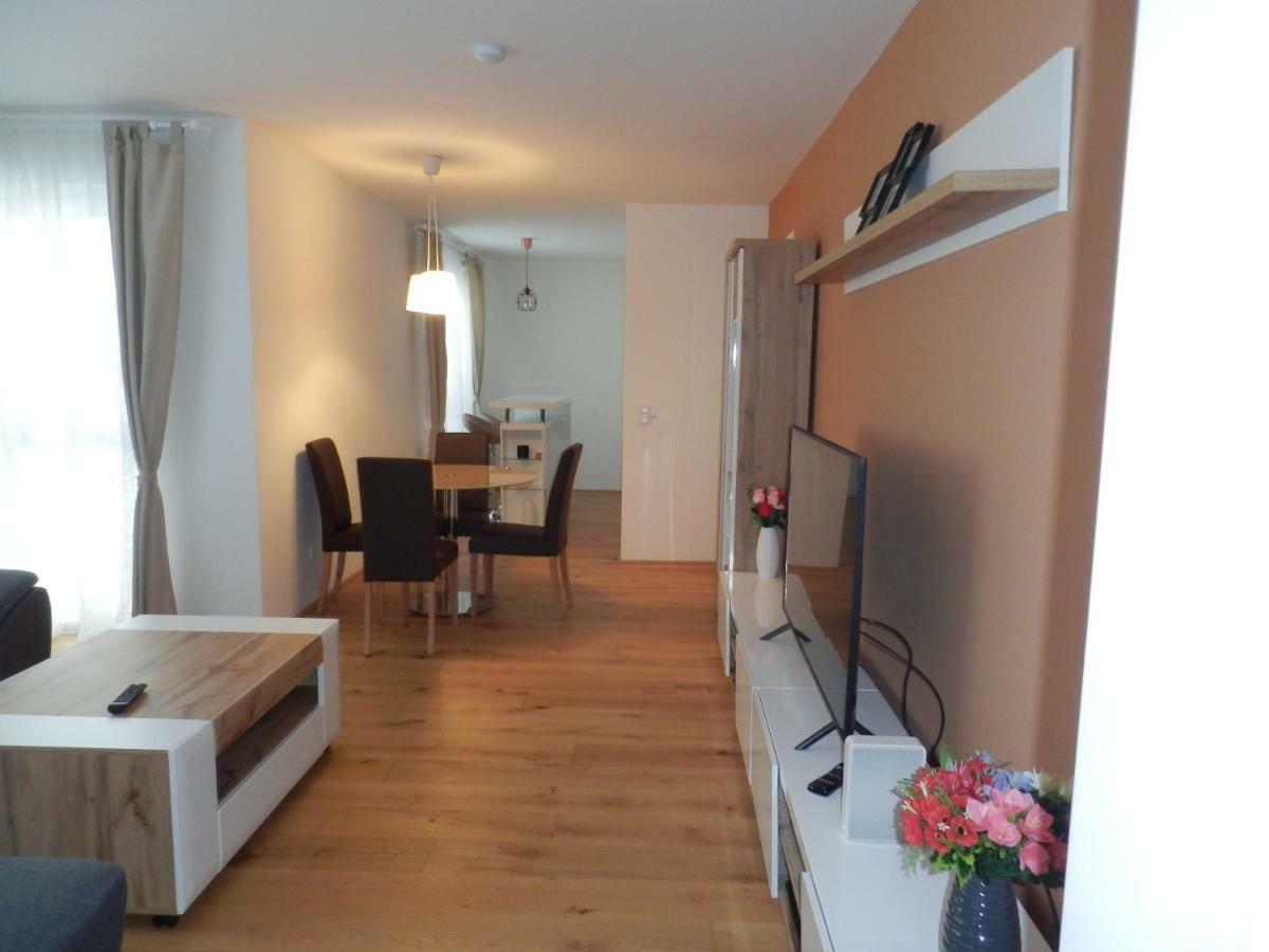 Spacious, Modern 1-Bdrm Apt Near Vic & Austria Ctr Apartment Wina Bagian luar foto