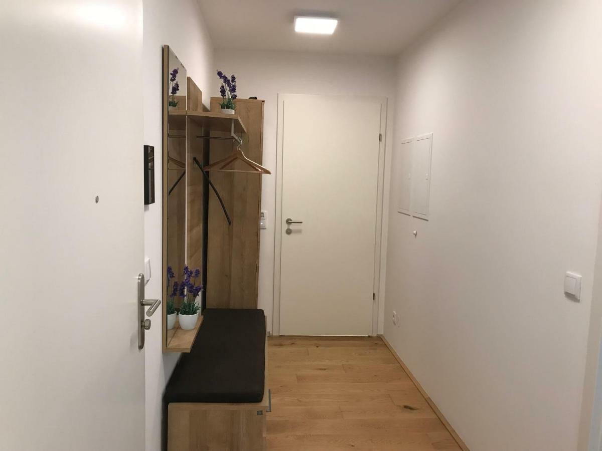 Spacious, Modern 1-Bdrm Apt Near Vic & Austria Ctr Apartment Wina Bagian luar foto