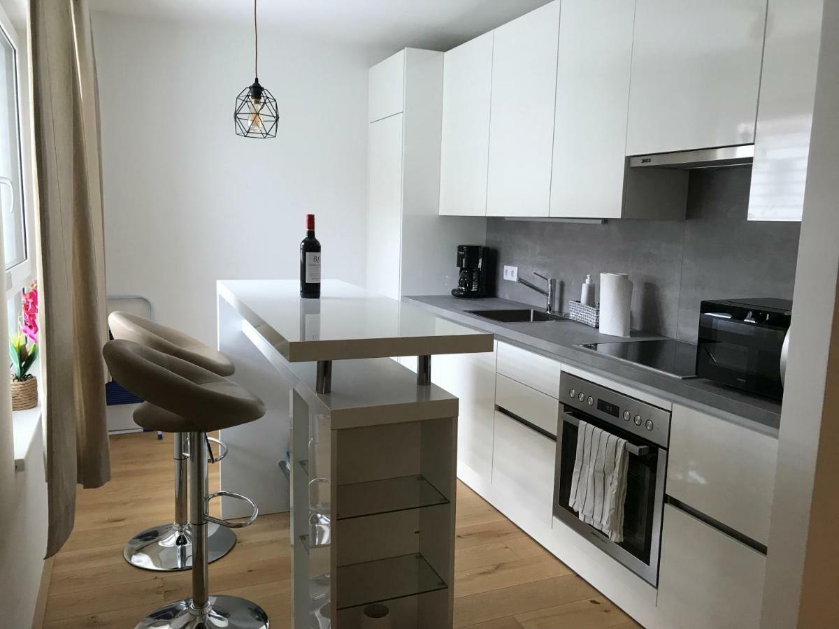 Spacious, Modern 1-Bdrm Apt Near Vic & Austria Ctr Apartment Wina Bagian luar foto