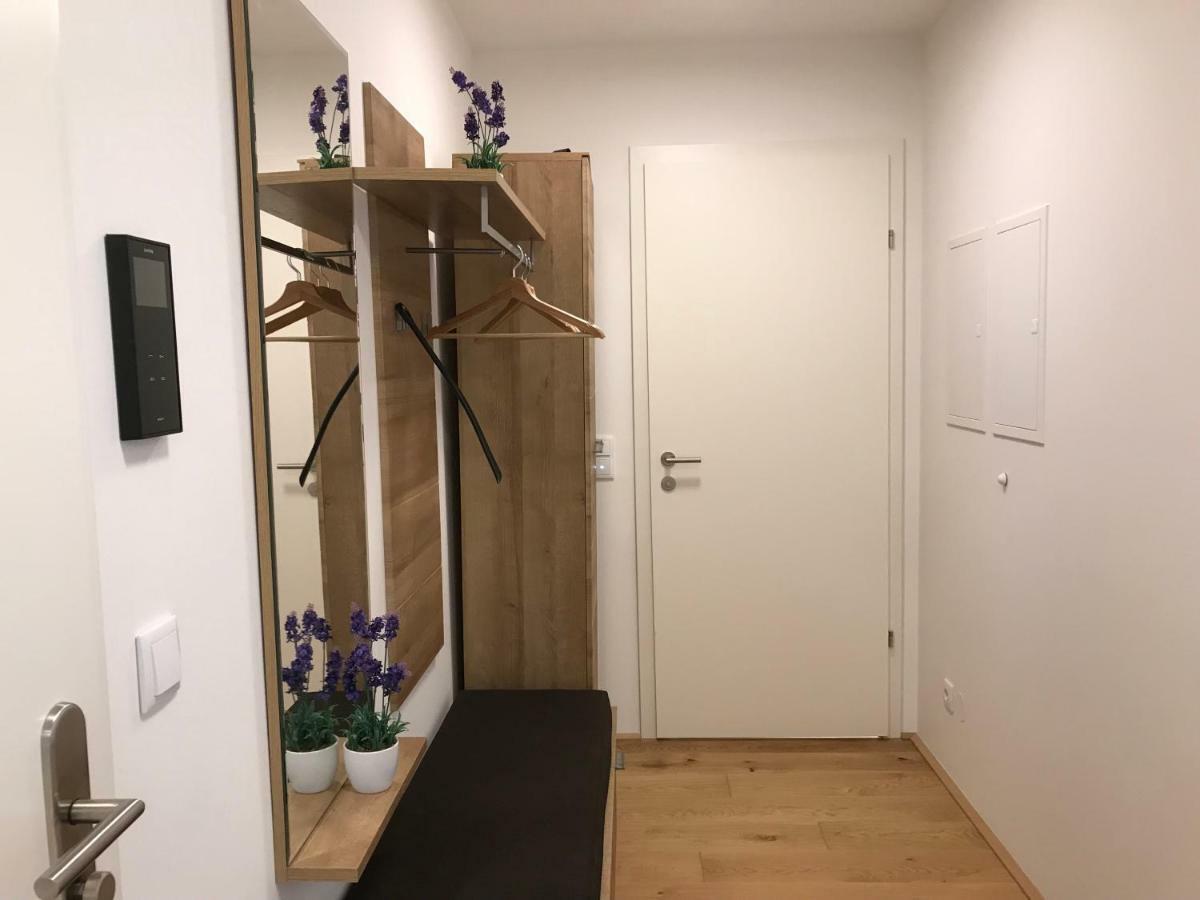 Spacious, Modern 1-Bdrm Apt Near Vic & Austria Ctr Apartment Wina Bagian luar foto