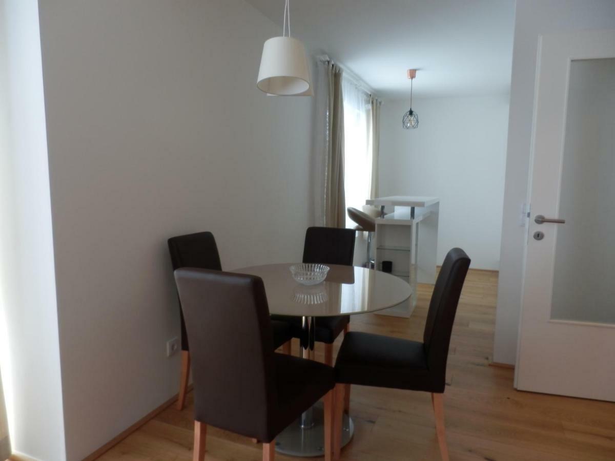 Spacious, Modern 1-Bdrm Apt Near Vic & Austria Ctr Apartment Wina Bagian luar foto