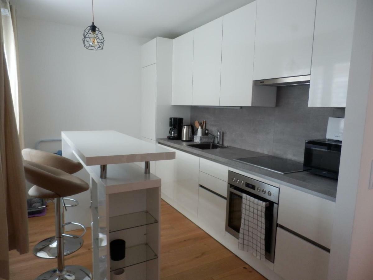 Spacious, Modern 1-Bdrm Apt Near Vic & Austria Ctr Apartment Wina Bagian luar foto