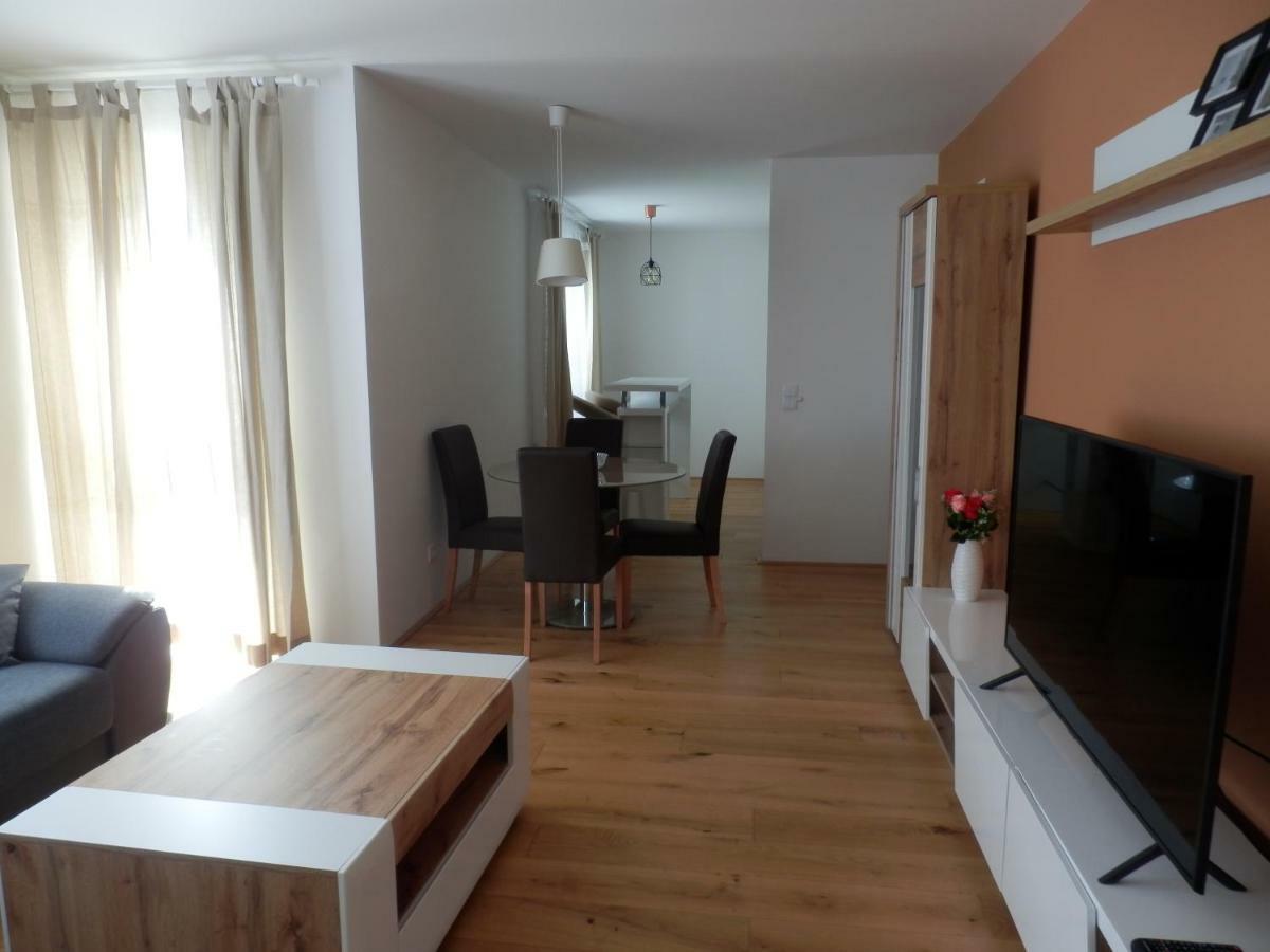 Spacious, Modern 1-Bdrm Apt Near Vic & Austria Ctr Apartment Wina Bagian luar foto