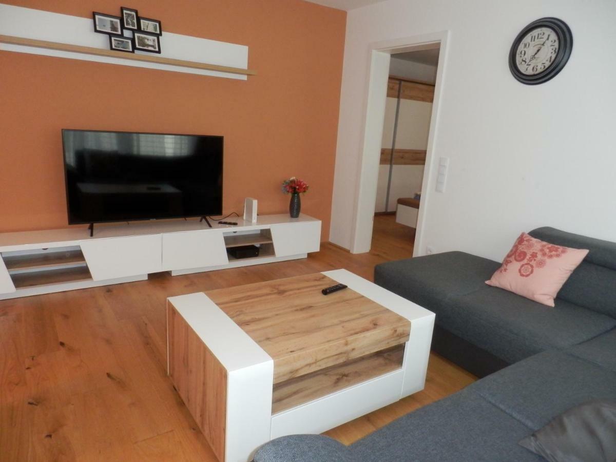Spacious, Modern 1-Bdrm Apt Near Vic & Austria Ctr Apartment Wina Bagian luar foto