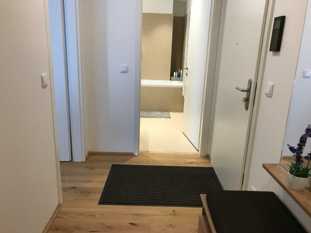 Spacious, Modern 1-Bdrm Apt Near Vic & Austria Ctr Apartment Wina Bagian luar foto
