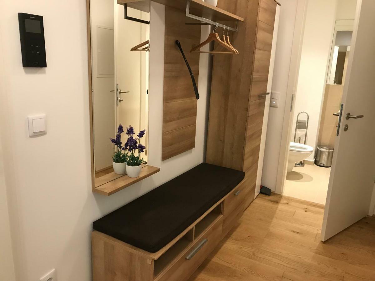 Spacious, Modern 1-Bdrm Apt Near Vic & Austria Ctr Apartment Wina Bagian luar foto
