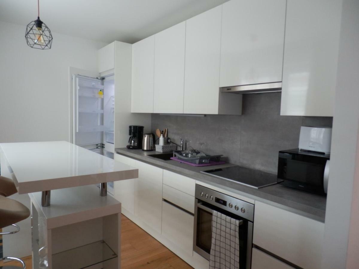 Spacious, Modern 1-Bdrm Apt Near Vic & Austria Ctr Apartment Wina Bagian luar foto