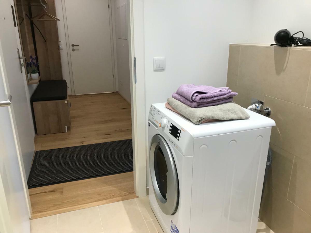Spacious, Modern 1-Bdrm Apt Near Vic & Austria Ctr Apartment Wina Bagian luar foto